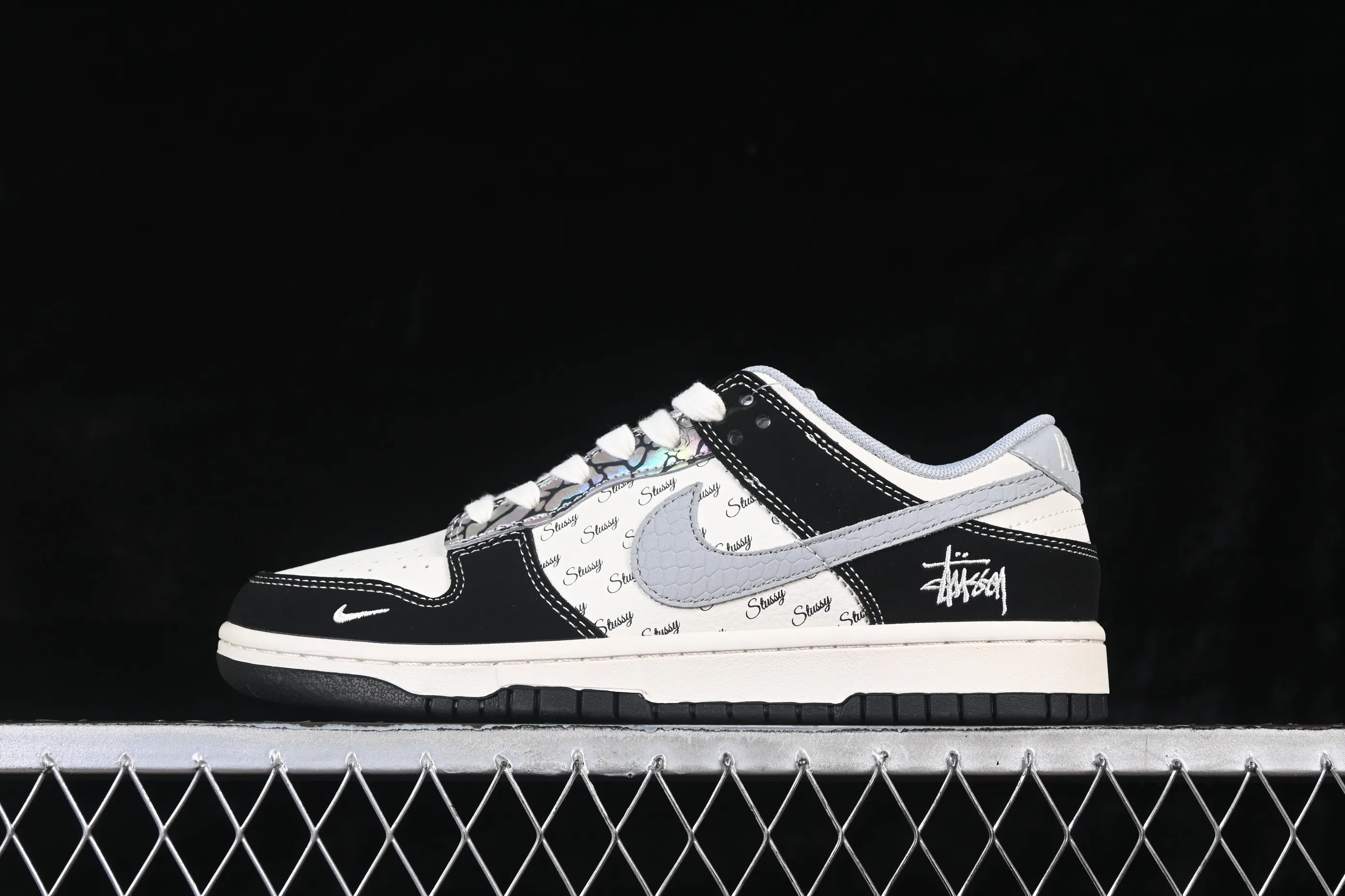 All categories Nk SB Dunk Series Nk SB Dunk Low High-end customized low-top sneakers Nike SB Dunk Low Stusi co-branded high-end customized low-top casual sneakers XS6089-635